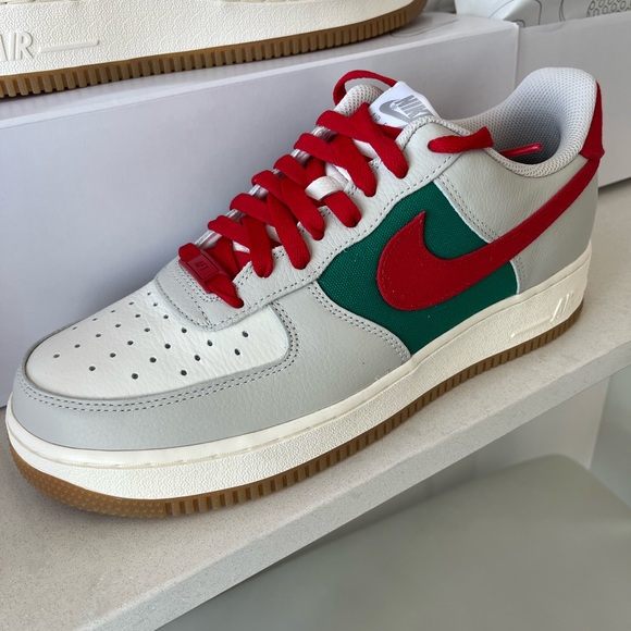 Nike Air Force sneakers brand new - size 9 - Picture 2 of 3